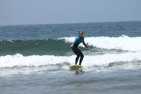 Stage de surf de 4h à Essaouira: cours collectif pour débutant et intermédiaire